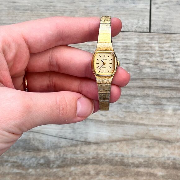 Pulsar Gold Tone Vintage Quartz Watch Textured Bracelet Minimalist Classic main image 8